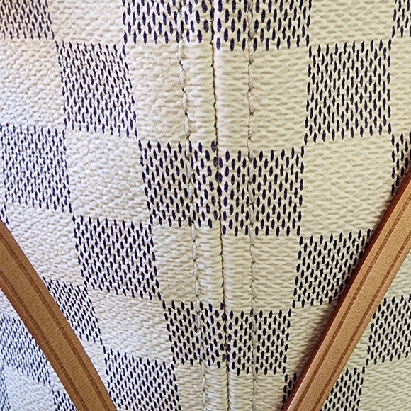 Louis Vuitton Neverfull MM - Picture 11 of 16